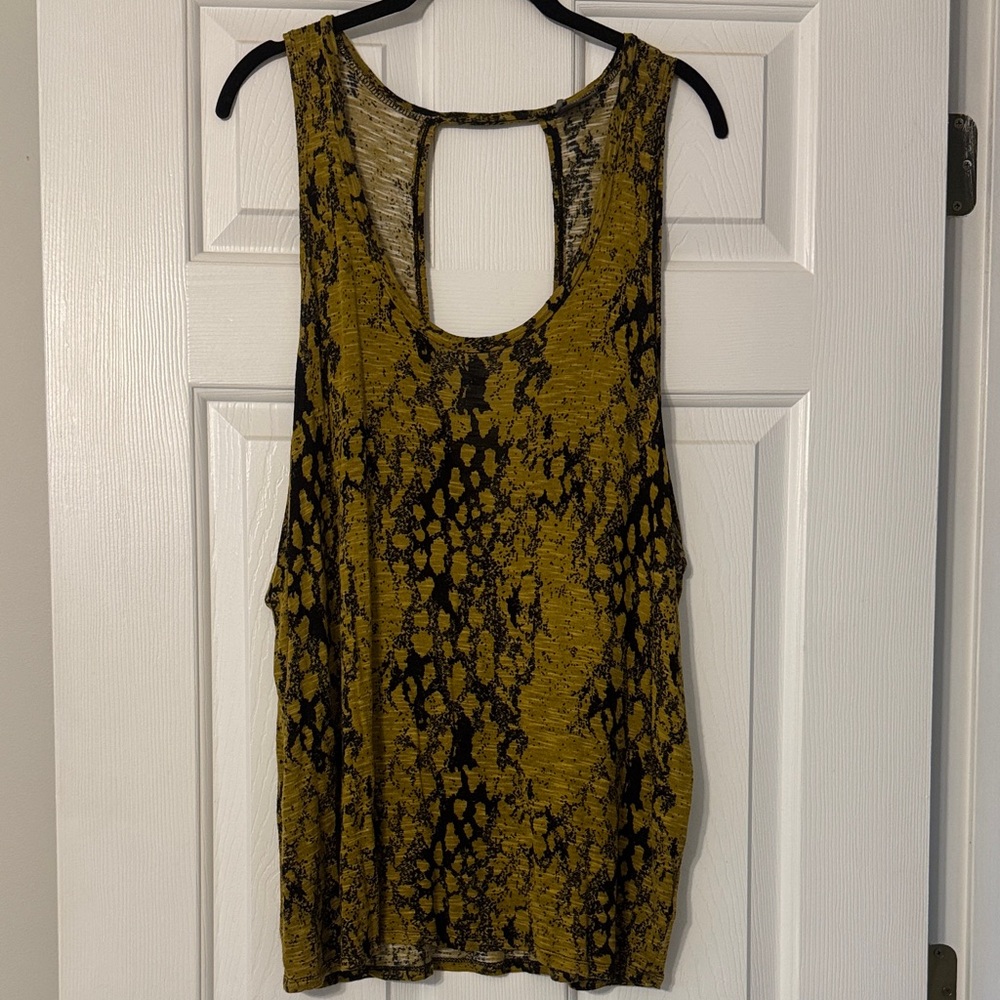 ✨ Sparkle & Fade Grunge Print Muscle Tee Tank Top